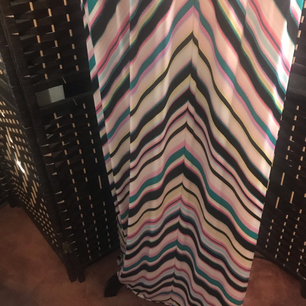 Roz & Ali Maxi Dress 🏖 - Picture 7 of 12